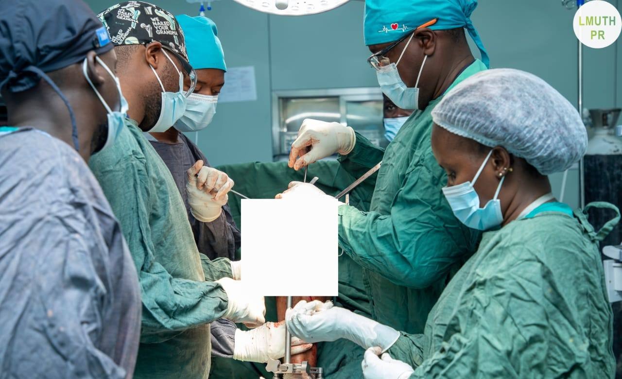 Medical personel doing a procedure